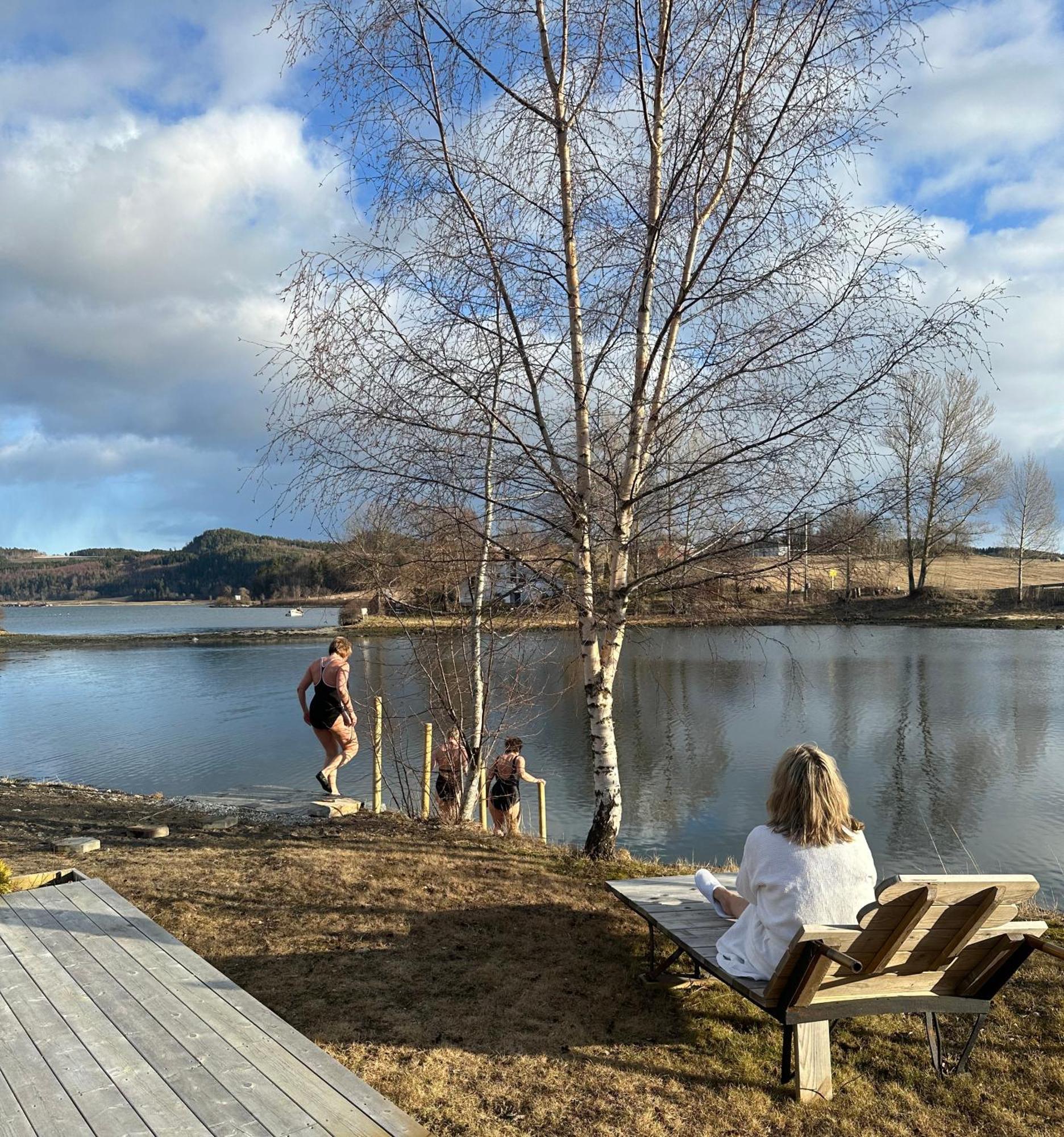 Saga, Et Unikt, Sjarmerende Badehotell Med Fa Rom, Sauna Og Badebrygge - Inderoy Straumen  Zewnętrze zdjęcie