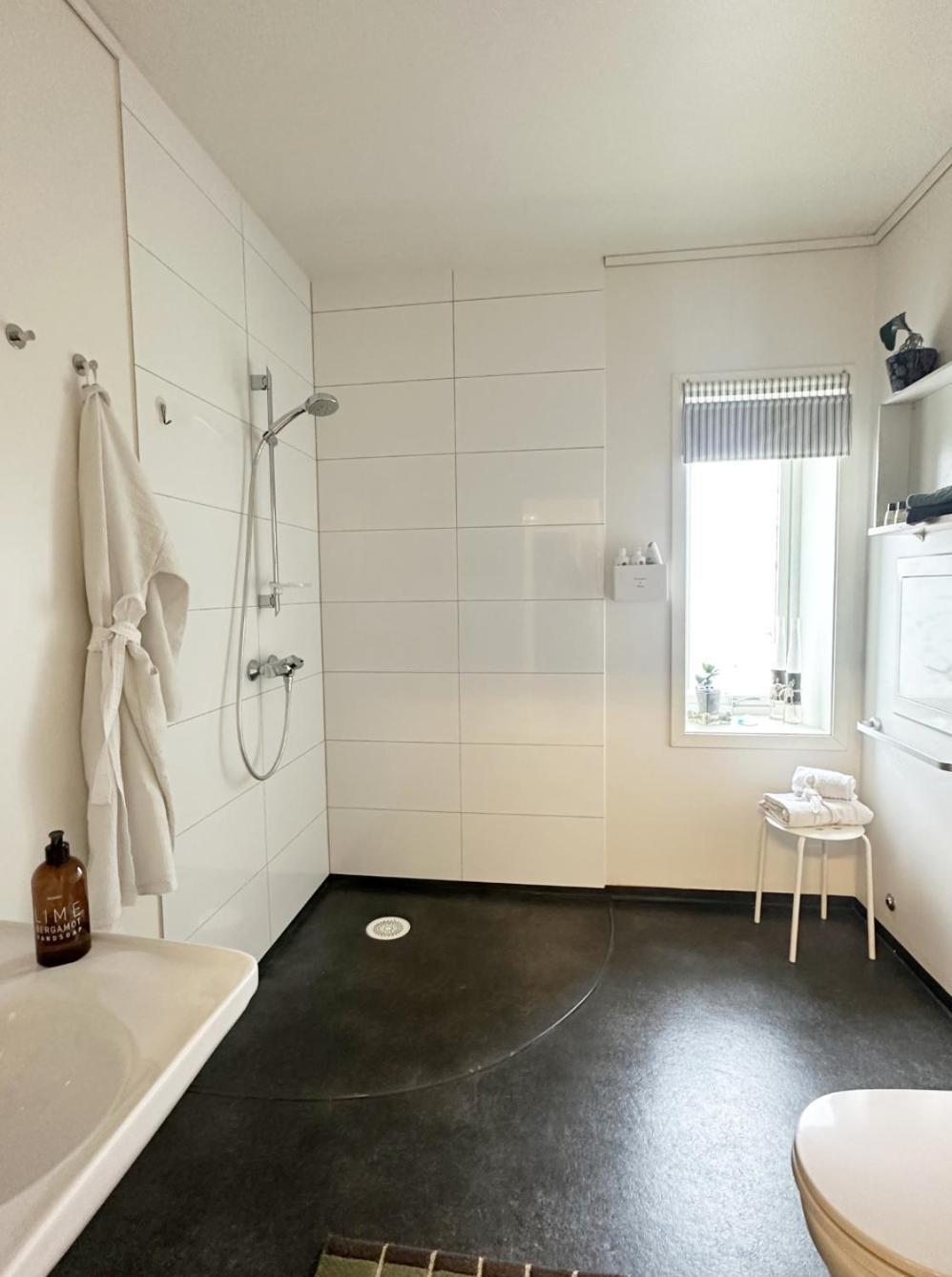 Saga, Et Unikt, Sjarmerende Badehotell Med Fa Rom, Sauna Og Badebrygge - Inderoy Straumen  Zewnętrze zdjęcie