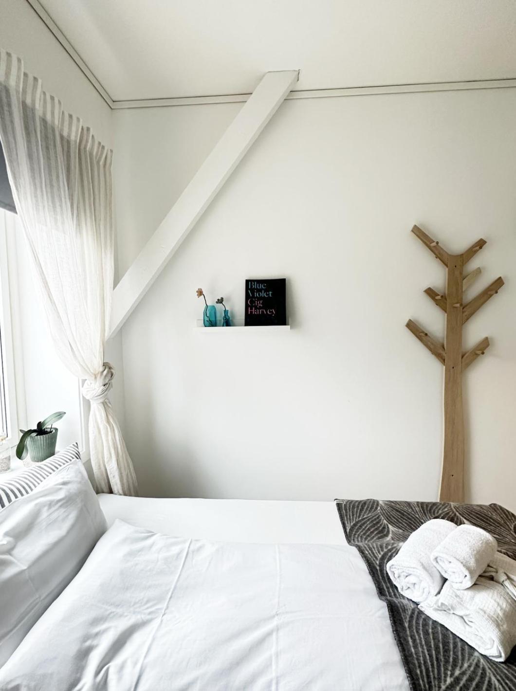 Saga, Et Unikt, Sjarmerende Badehotell Med Fa Rom, Sauna Og Badebrygge - Inderoy Straumen  Zewnętrze zdjęcie