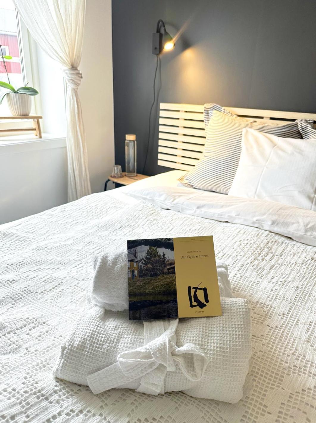 Saga, Et Unikt, Sjarmerende Badehotell Med Fa Rom, Sauna Og Badebrygge - Inderoy Straumen  Zewnętrze zdjęcie