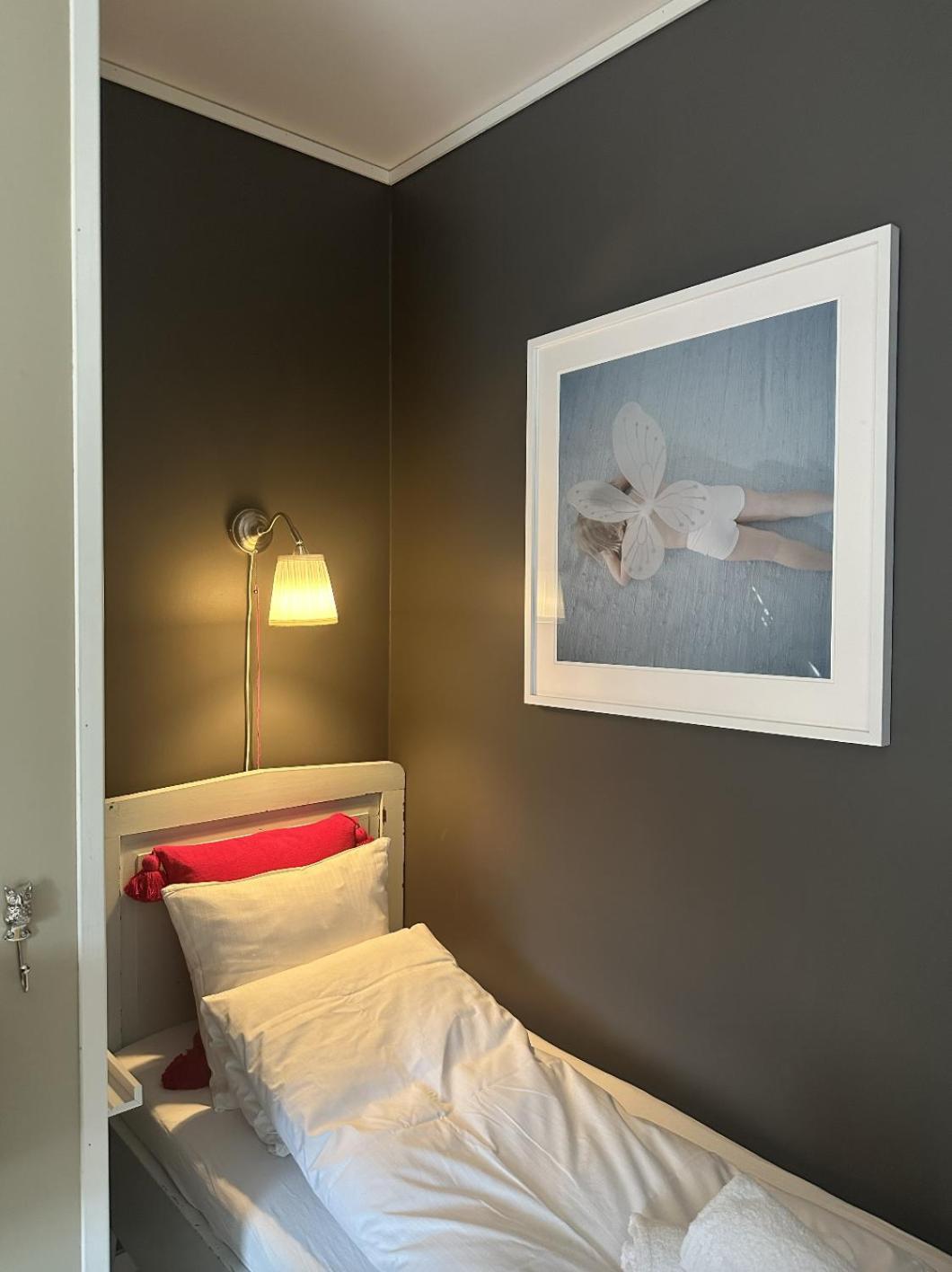 Saga, Et Unikt, Sjarmerende Badehotell Med Fa Rom, Sauna Og Badebrygge - Inderoy Straumen  Zewnętrze zdjęcie
