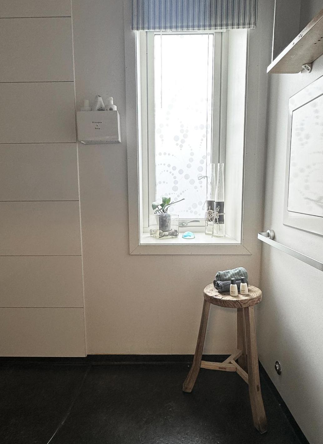 Saga, Et Unikt, Sjarmerende Badehotell Med Fa Rom, Sauna Og Badebrygge - Inderoy Straumen  Zewnętrze zdjęcie
