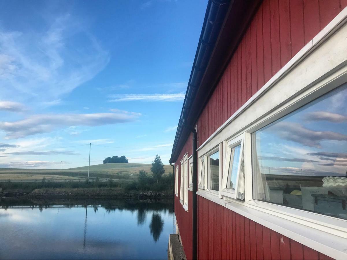 Saga, Et Unikt, Sjarmerende Badehotell Med Fa Rom, Sauna Og Badebrygge - Inderoy Straumen  Zewnętrze zdjęcie