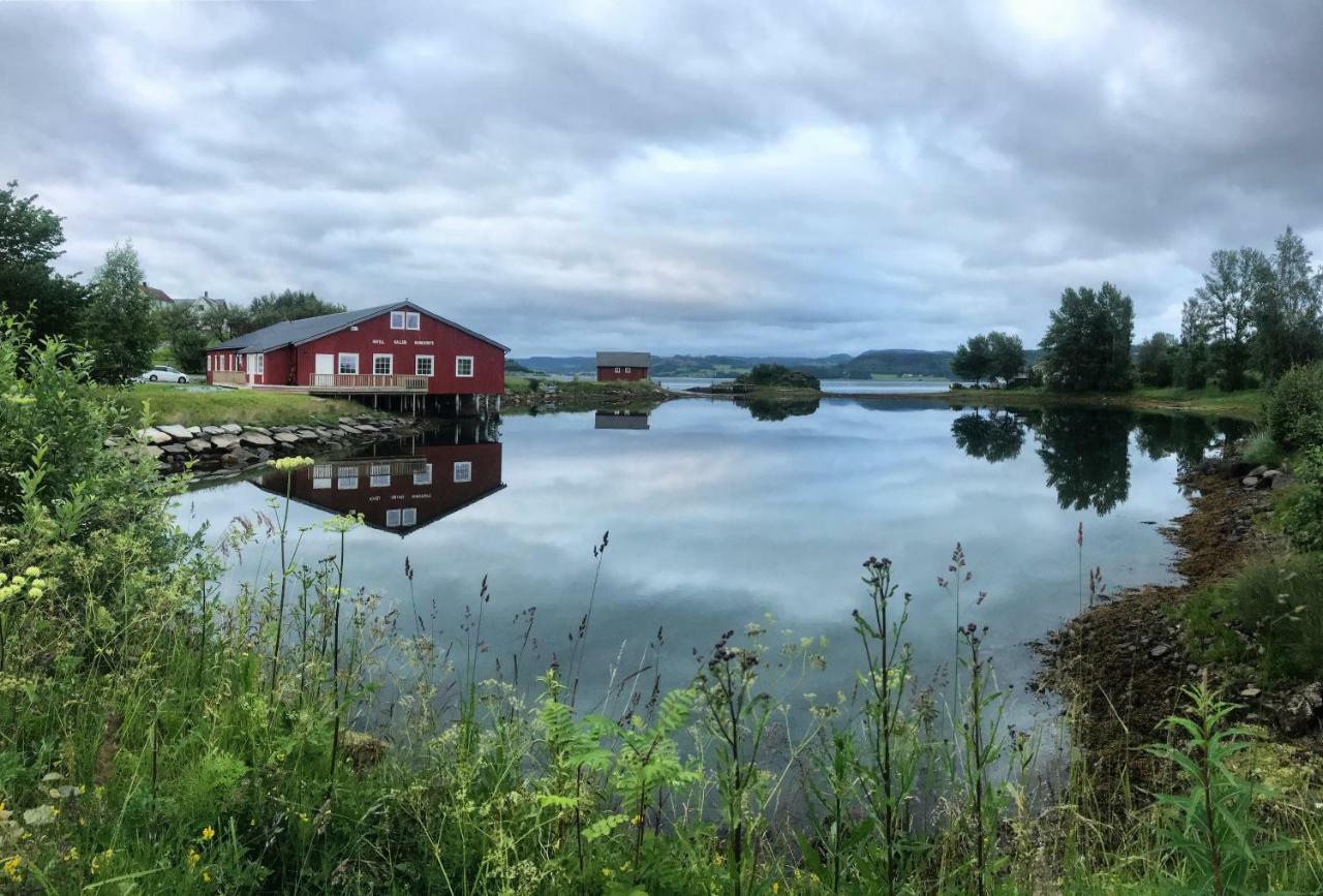 Saga, Et Unikt, Sjarmerende Badehotell Med Fa Rom, Sauna Og Badebrygge - Inderoy Straumen  Zewnętrze zdjęcie